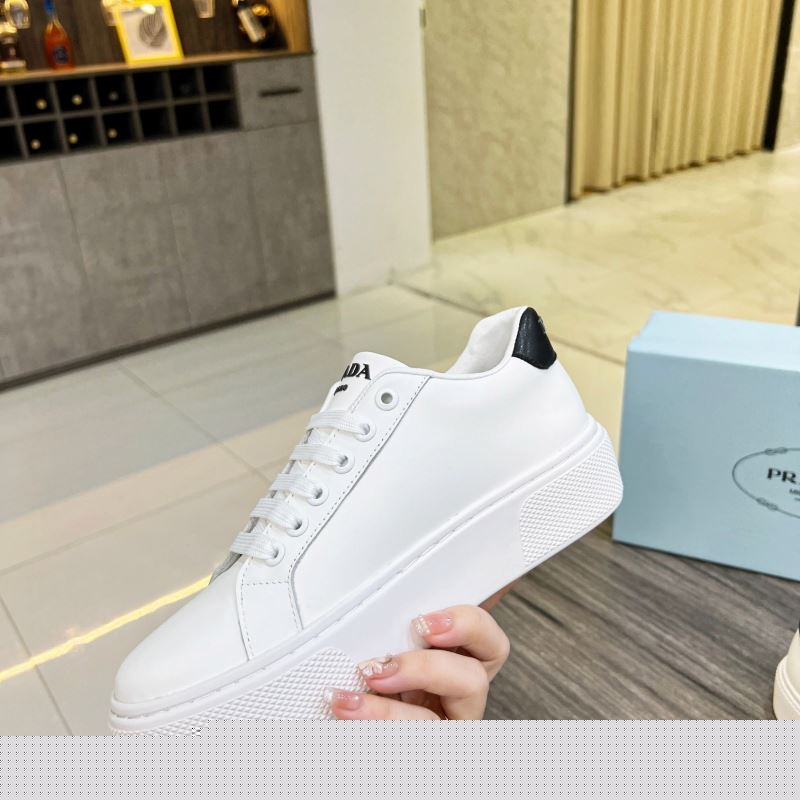 Pra*a casual shoes